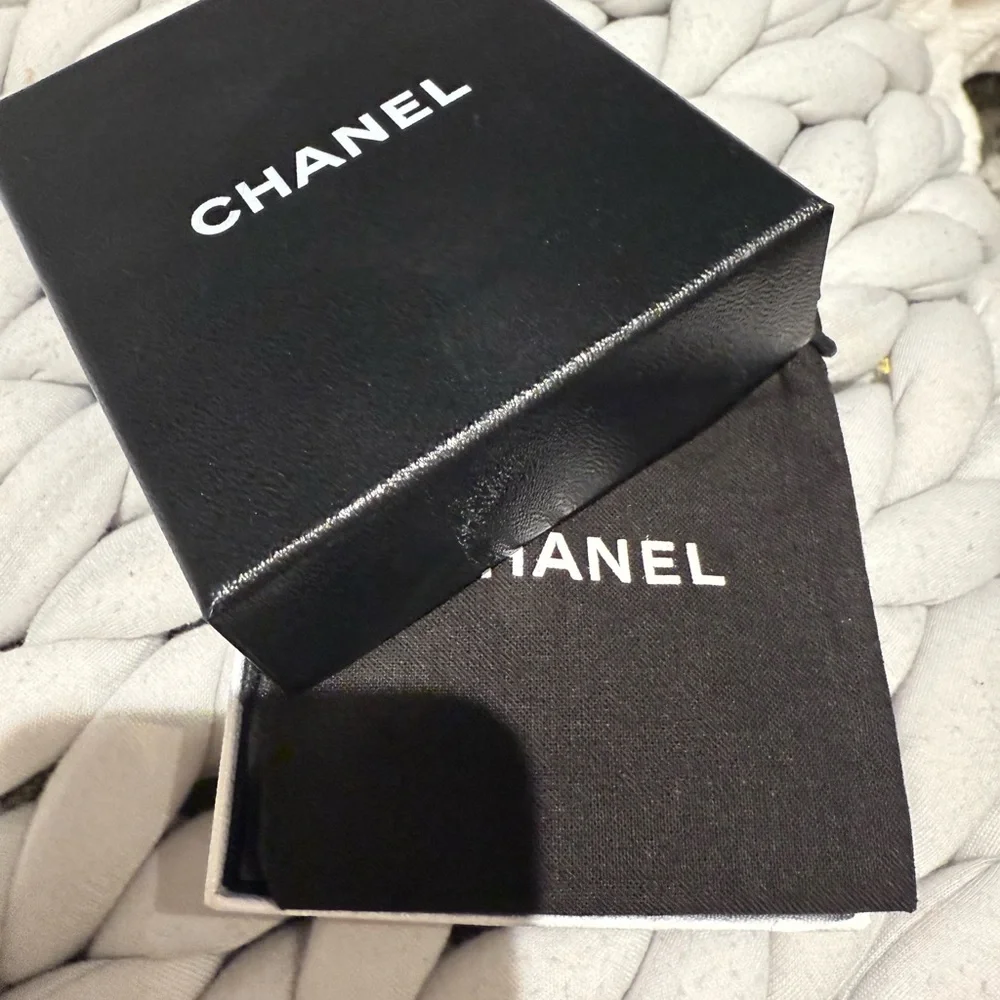 Authentic Chanel CC Faux Pearl Necklace Gold Tone - Picture 12 of 12